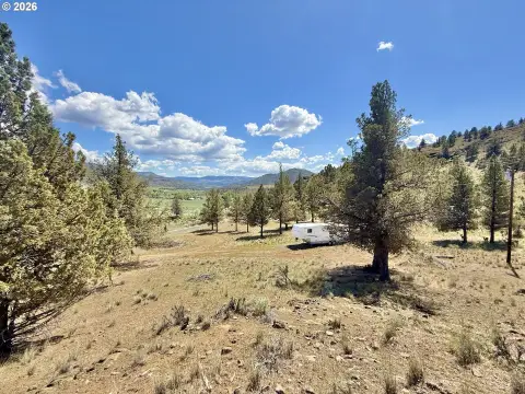 Acre Land in Monument, Oregon