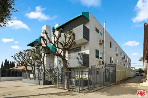 Mid-City LA Townhome Apartments