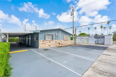 4-Unit Apartment Building