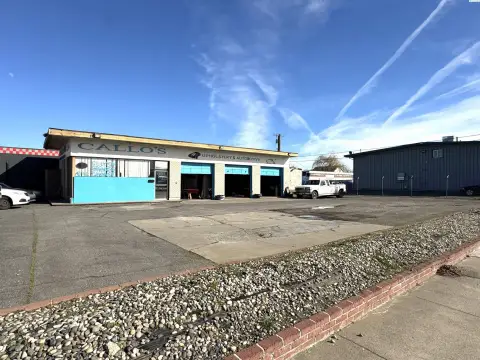 Corner Auto Shop with 3 Bays