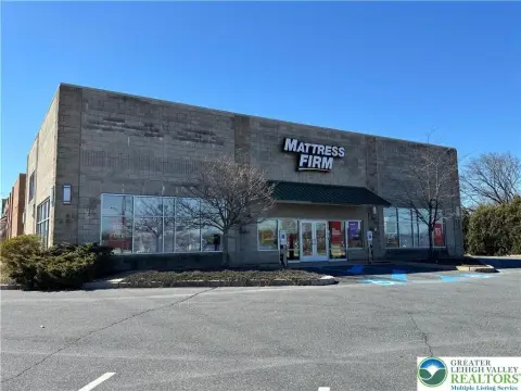 Freestanding Retail Location with Mezzanine