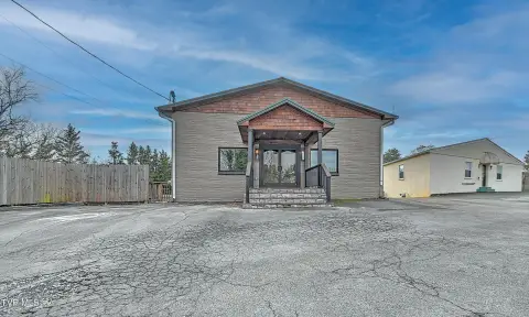 Charming Open-Concept Commercial Space