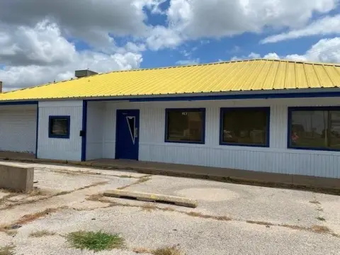 Versatile Commercial Space in Enid