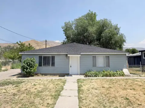 Vacant-Side Duplex