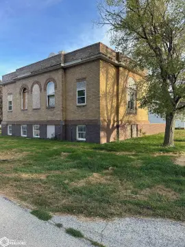 Multi-Family Building with Renovation Potential