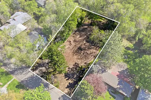 Oversized Lot in Collister Neighborhood