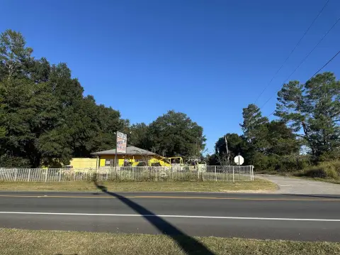 High-Exposure Mixed-Use Property