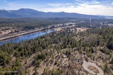 Secluded Land Bordering Forest Service
