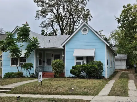 Vintage Duplex in North Central
