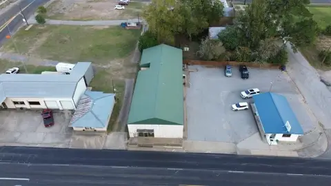 Versatile Commercial Building on Highway