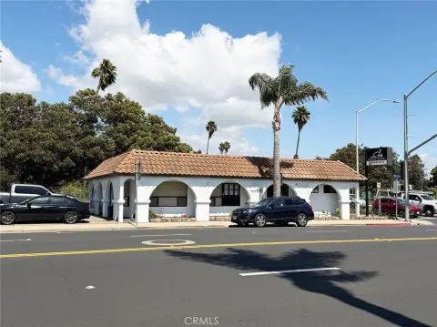 Freestanding Corner Building in Pismo