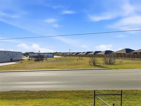 Commercial Land in Growing Area