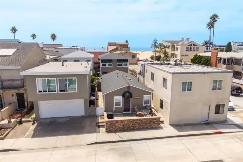 Upgraded Duplex with Private Patios