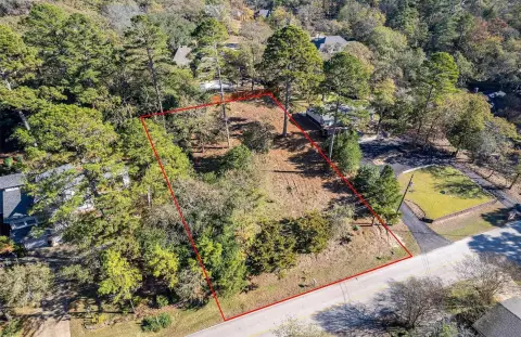 Residential Lot in Gated Golf Community