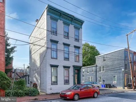 Triplex with In-Unit Laundry