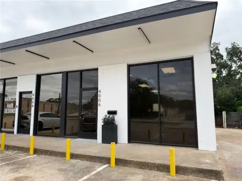 End-Cap Retail Suite