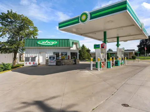 Valders BP Gas Station For Sale