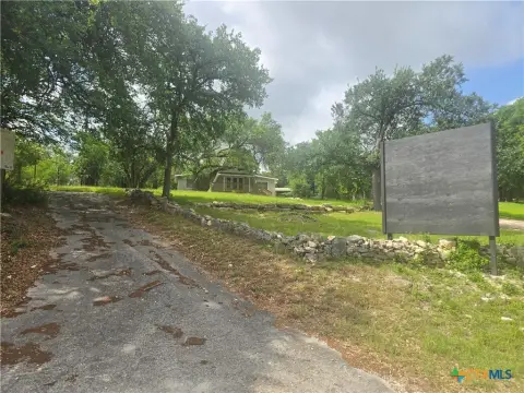 Unrestricted Land in Canyon Lake