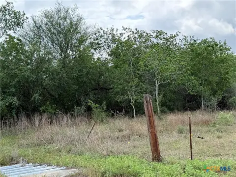 Versatile 14-Acre Tract in Victoria