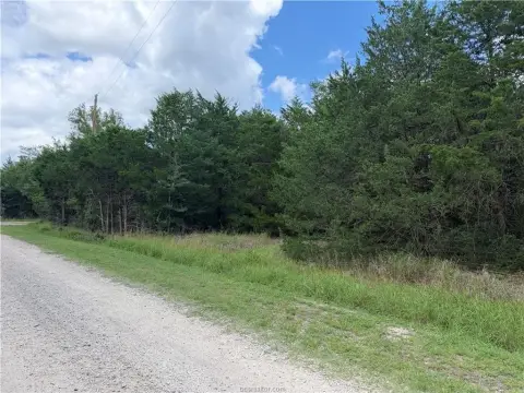 Lake-Adjacent Land Parcel