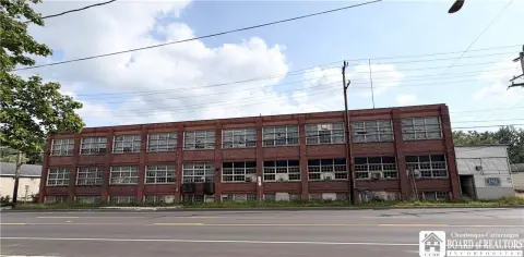 Manufacturing Facility With Crane Bay