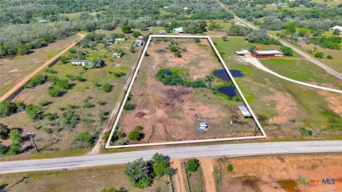 Unrestricted Land Near Victoria, TX