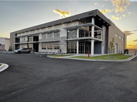Aviation Office in Private Hangar