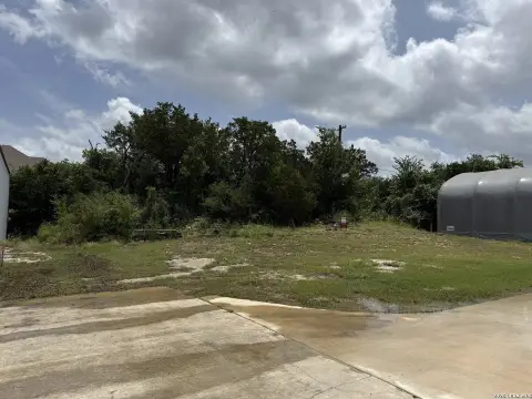 Hangar Lot with Taxiway Access