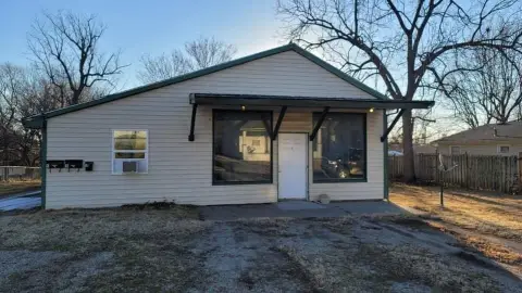 Income-Producing Triplex in Monett, MO