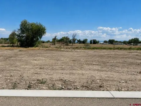 Residential Homesite with Community Utilities