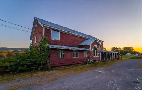 Barn-Style Commercial Structure on 5 Acres