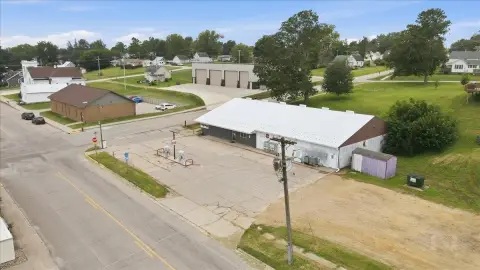 Convenience Store Building with Additional Parcel