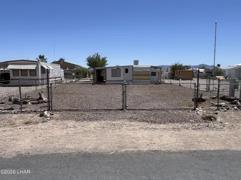 Quartzsite Vacant Lot with Trailer