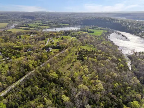 54 Acres Ozarks Retreat