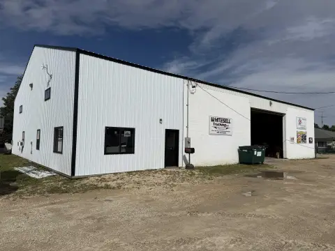 Flex Space with Service Pit