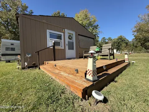 Holiday Island Land with Campers