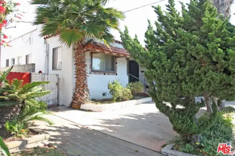 Long Beach Duplex with Garages