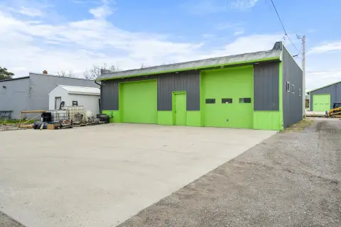Flex Building with Dock Doors