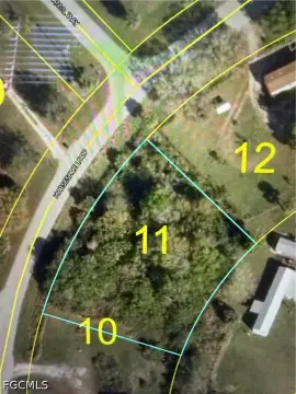 Spacious Lot in Moore Haven