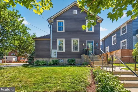Multi-Family Colonial Residence