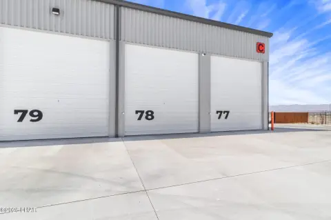 Storage Unit with Overhead Door