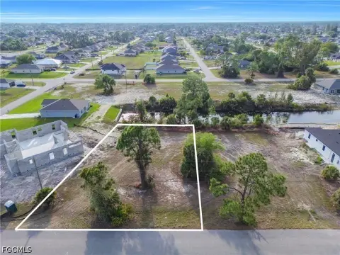 Waterfront Lot in Cape Coral
