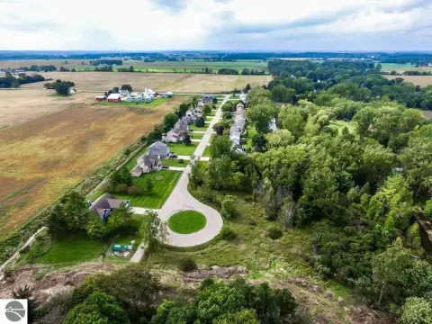 Residential Land in Quiet Subdivision