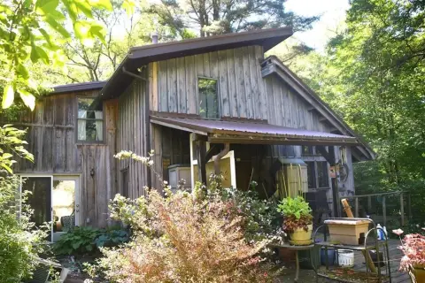 Two Homes on 1.09 Acres