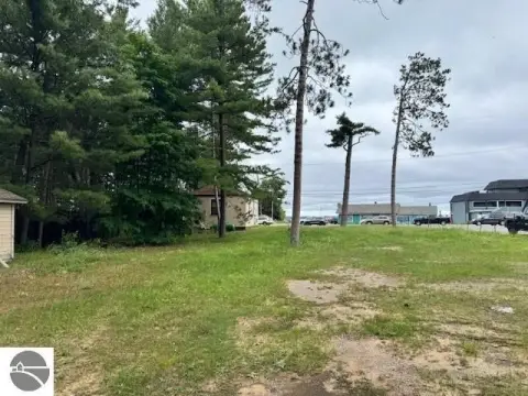 Versatile Commercial Land Near Bay