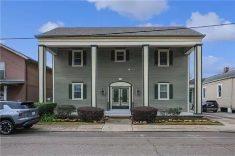 Gretna Mixed-Use Commercial Building