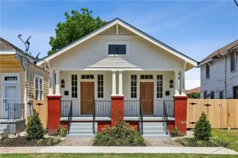 Renovated Duplex Near Oak Street