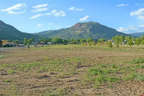 Custom Home Lot in West Dalton Ranch