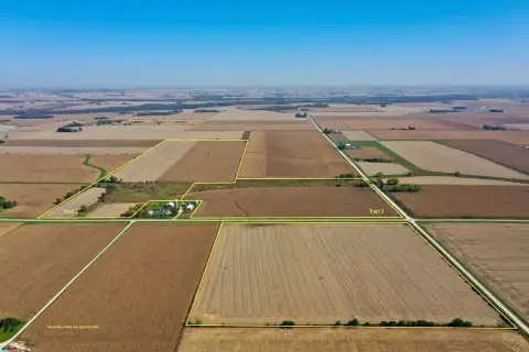 Three-Tract Iowa Farmland
