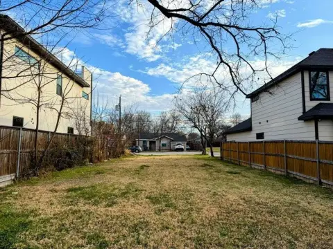 Residential Lot in West Dallas